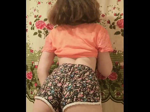 ❤️ Babi ifanc rhywiol yn tynnu ei siorts ar gamera Porno wrthon ni ️❤