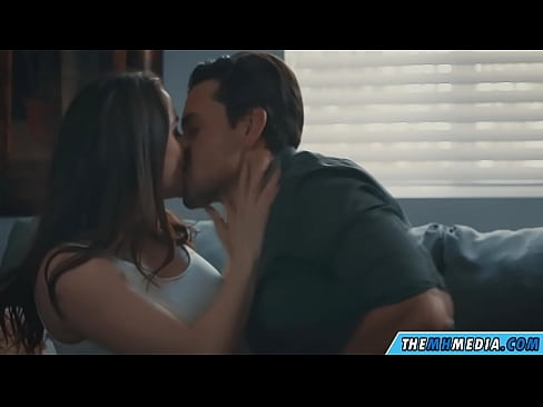 ❤️ Rhyw rhamantus gyda mam busty dda Porno wrthon ni ️❤