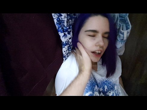 ❤️ Wedi dod o hyd i fy sis yn y closet a helpu ei cum Porno wrthon ni ️❤